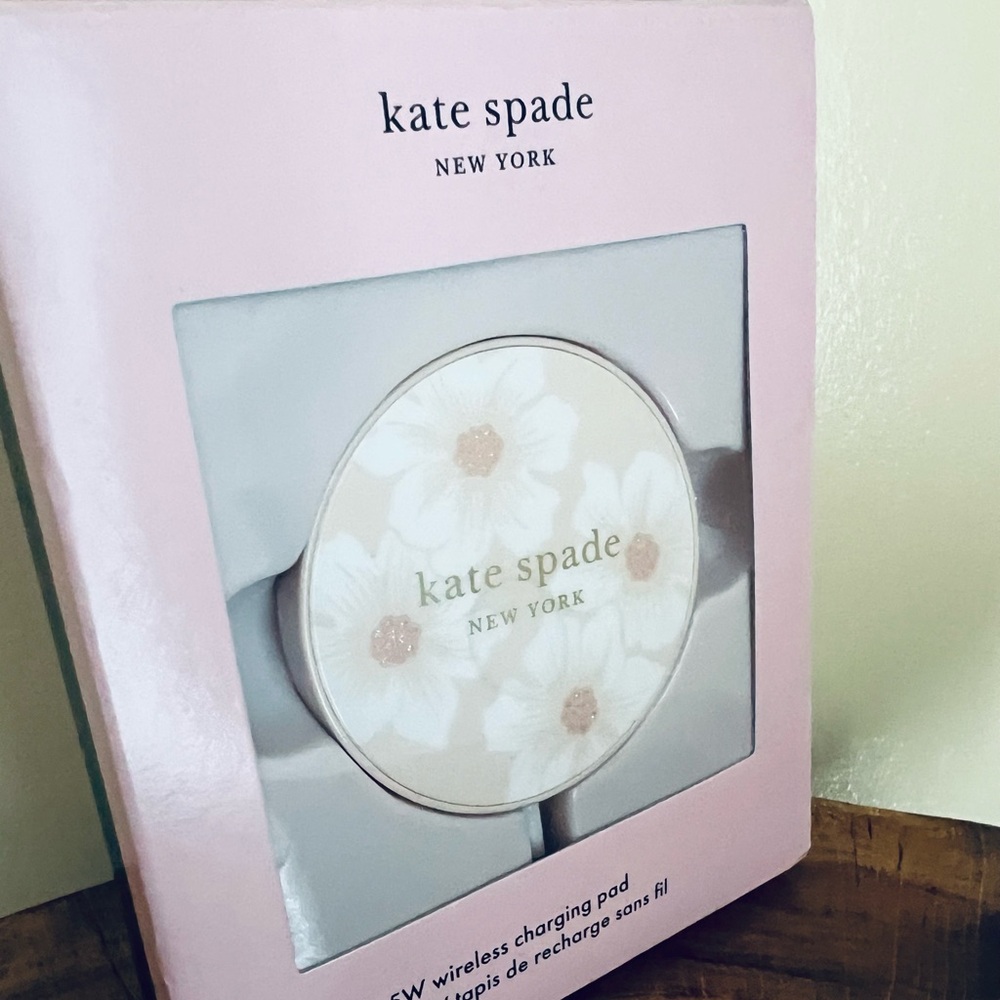 Kate Spade New York 15W Wireless Charging Pad Hollyhock, NIB - Picture 4 of 6